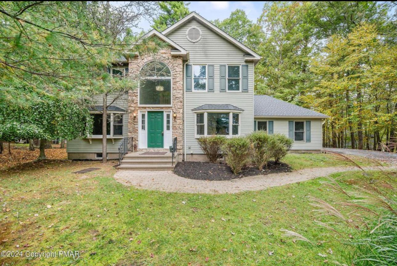 The Poconos Hideaway Holiday home